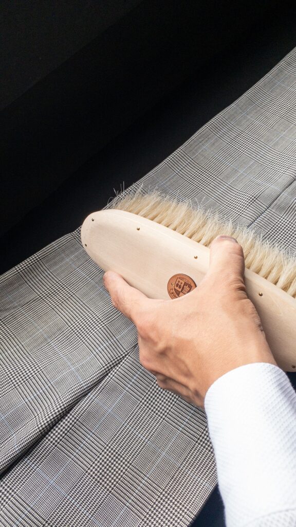 平野ブラシ　洋服ブラシ　手植え水雷型