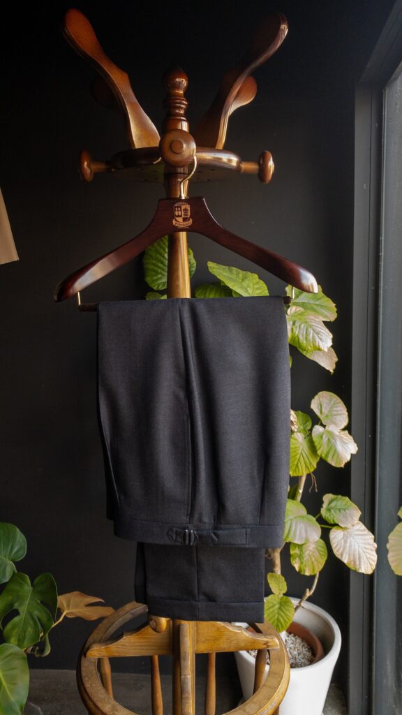 ウールサキソニートラウザーズ