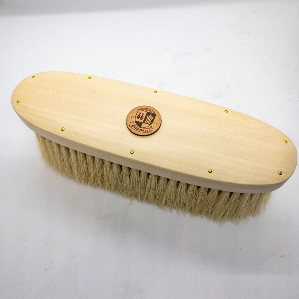 Hirano clothes brush