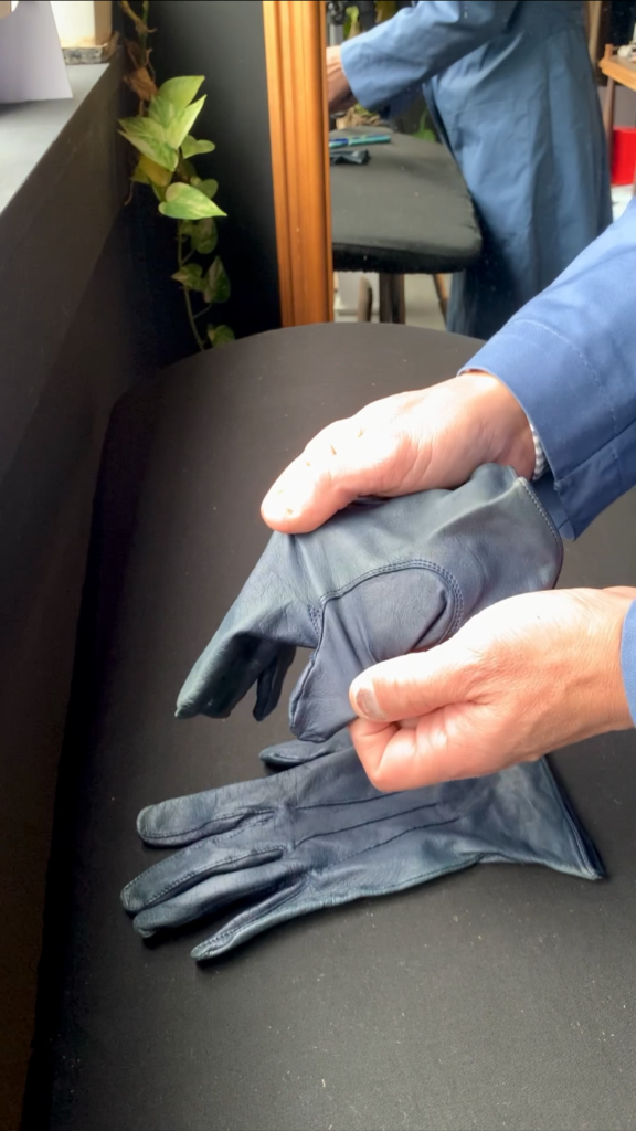 レザーグローブ　染色　ビフォア