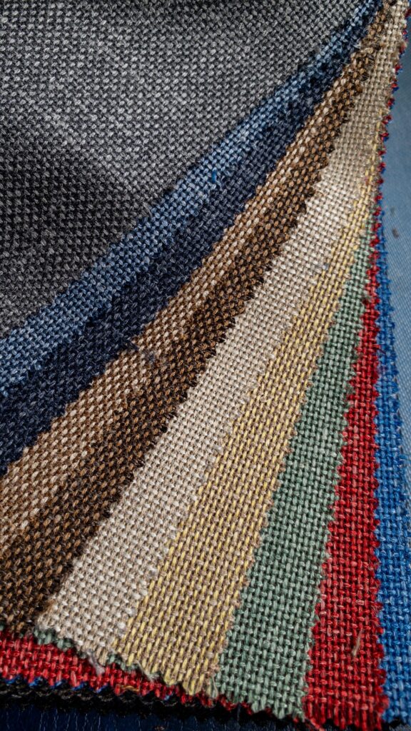 SCHOFIELD & SMITH(スコフィールド＆スミス)

ウール40　シルク30　モヘア15　リネン15
ホップサック