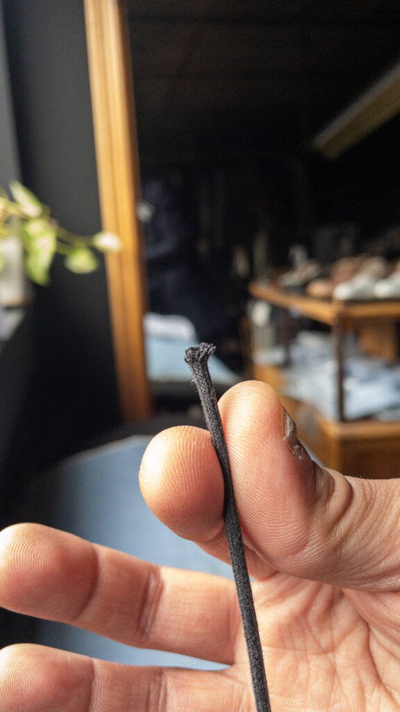 シューレースの先端の修理